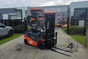 Toyota Forklift 2.5T Electric Container Mast - New Battery (Unit#:AU427)