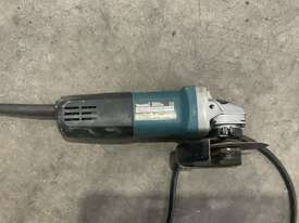 Makita 9555HN Corded Angle Grinder - picture1' - Click to enlarge