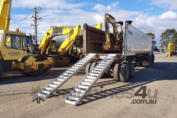 5.5m - 9Tonne Heavy Duty Rubber Track Machinery Loading Ramps