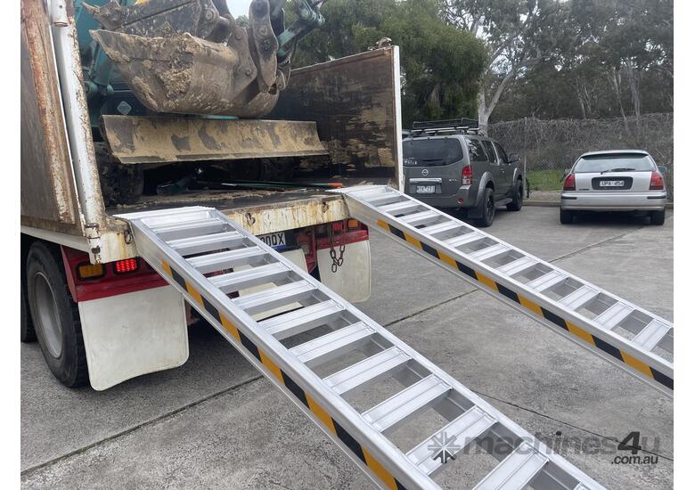 3.3m - 5Tonne Heavy Duty Rubber Tyre,Rubber Track Machinery Loading Ramps