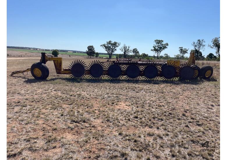 Symonds Pin Wheel Rake