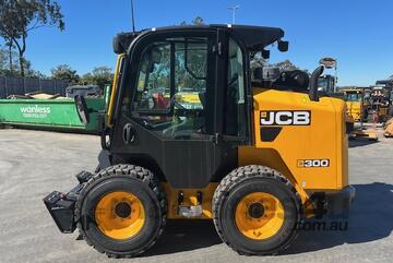 UN  2023 JCB 300W HF SKID STEER U4947