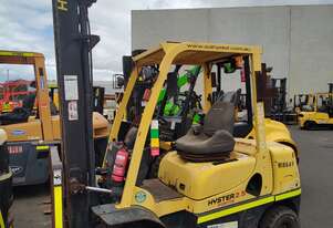 Low Hour 2.5T Diesel Forklift With Duals