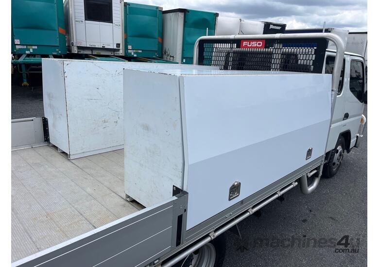 2021 Mitsubishi Fuso Canter 515 Crew Cab Table Top