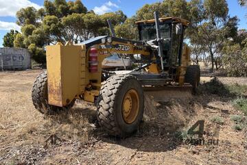 John Deere 2013   672GP Grader