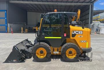 UN  2023 JCB 300W HI FLOW SKID STEER U4947