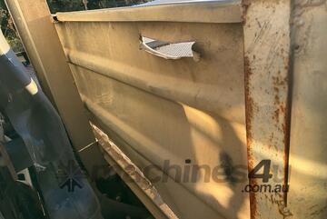 Isuzu 2002   NY Table Top