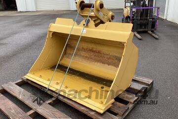 Caterpillar 320 excavator tilt mud bucket