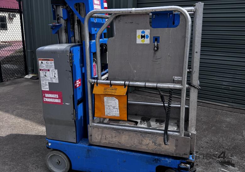 2017 Genie GR15 Vertical Lift image 4