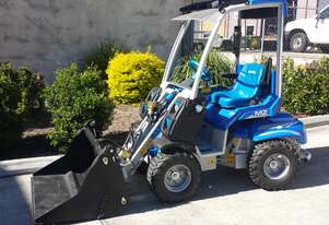 2.3EFI Multione Mini Loader with Digga 4in1 Bucket Included! Italian Made