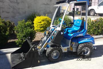 2.3EFI Multione Mini Loader with Digga 4in1 Bucket Included! Italian Made