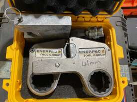 *UNRESERVED* Enerpac W-Series Low-Profile Hydraulic Torque Wrench Drive Unit Kit - picture0' - Click to enlarge