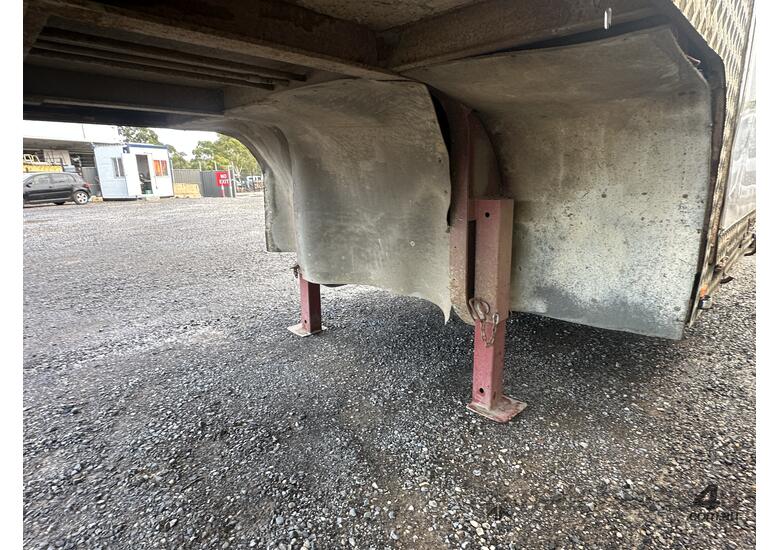 1978 Homemade Single-Axle 9 Horse Float Semi Trailer