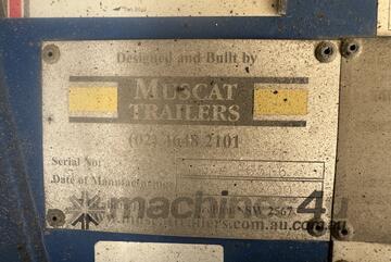 2010 Muscat MT 310-3 Tri-Axle Dog Trailer