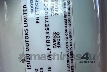 2014 Isuzu FTR900 Refrigerated Pantech / Curtainsider