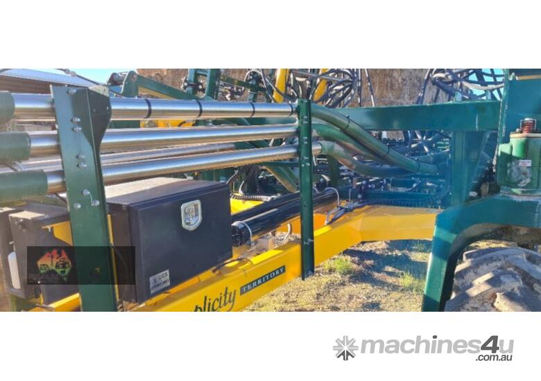 (8736) 2021 Simplicity 30 Series tow between 16500L