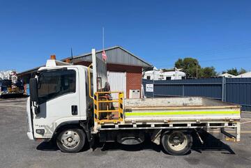 2018 Isuzu NLS 45-150 Table Top