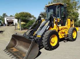 2002 JCB 411 - picture0' - Click to enlarge