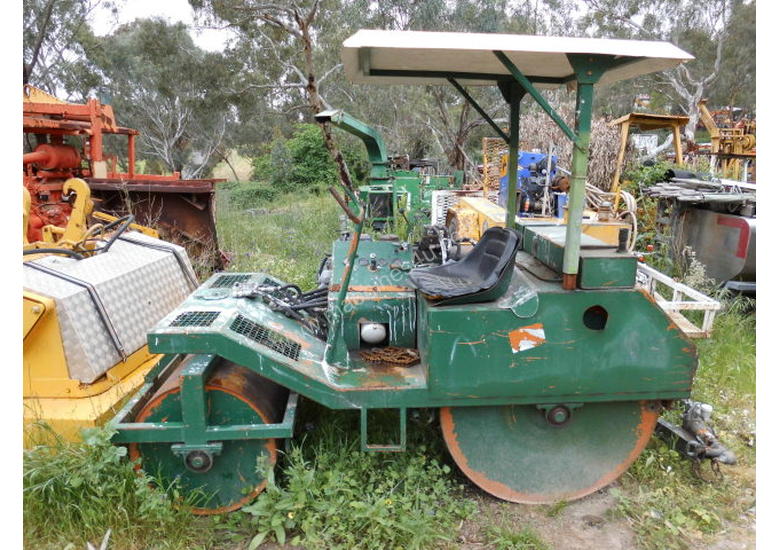 caption cricket pitch roller , 2cyl diesel , all hyd ,