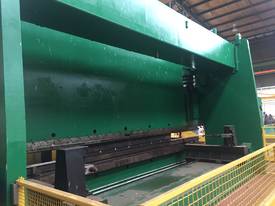 Haco 700 Ton x 8000mm CNC Press Brake - picture2' - Click to enlarge