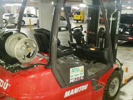 2016 Manitou MI25G - picture2' - Click to enlarge