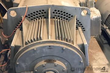 520 kw 700 hp 4 pole 6000 v Siemens AC Electric Motor