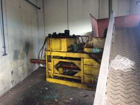 Horizontal  Hydraulic Bailing Press with Conveyor  - picture0' - Click to enlarge