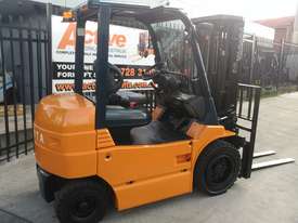 Toyota 4 Wheel Electric Forklift 3 Ton 4.3m Lift Container Entry Good Battery - picture0' - Click to enlarge