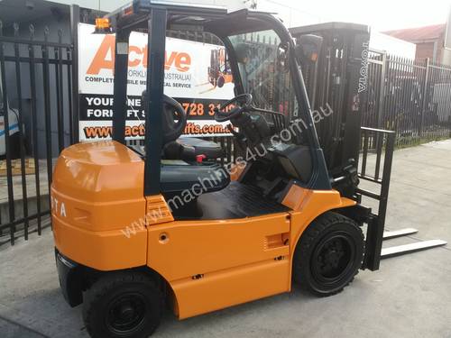 Toyota 4 Wheel Electric Forklift 3 Ton 4.3m Lift Container Entry Good Battery