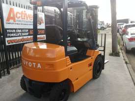Toyota 4 Wheel Electric Forklift 3 Ton 4.3m Lift Container Entry Good Battery - picture0' - Click to enlarge