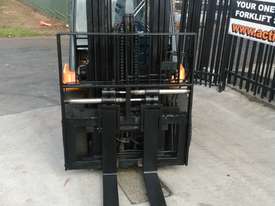 Toyota 4 Wheel Electric Forklift 3 Ton 4.3m Lift Container Entry Good Battery - picture1' - Click to enlarge