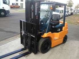 Toyota 4 Wheel Electric Forklift 3 Ton 4.3m Lift Container Entry Good Battery - picture2' - Click to enlarge