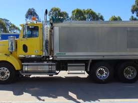 Western Star 4864FX Tipper Truck - picture2' - Click to enlarge
