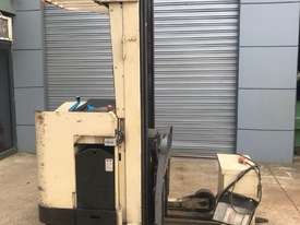 electric forklift - picture0' - Click to enlarge