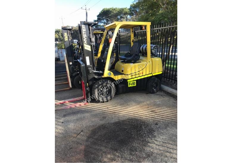 caption 2.5 tonne forklifts for hire