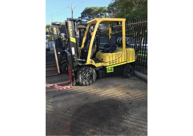 caption 2.5 tonne forklifts for hire