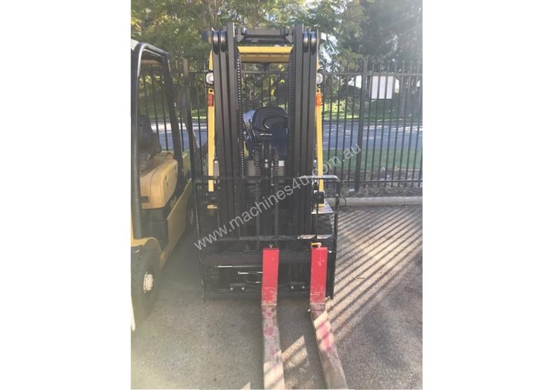 caption 2.5 tonne forklifts for hire