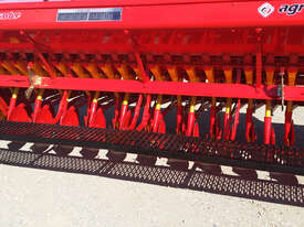 FARMTECH BM 18 SSB SINGLE DISC SEED DRILL + SMALL SEED BOX (3.3M) - picture0' - Click to enlarge