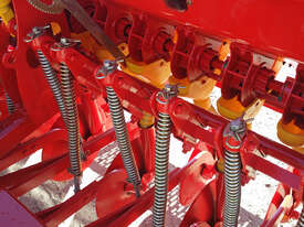 FARMTECH BM 18 SSB SINGLE DISC SEED DRILL + SMALL SEED BOX (3.3M) - picture1' - Click to enlarge
