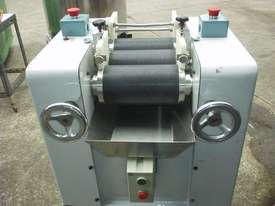 3 Roll Mill - picture0' - Click to enlarge