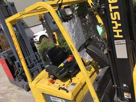 2.0T Battery Electric 3 Wheel Forklift - picture2' - Click to enlarge