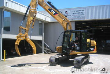 GARDNER ENGINEERING - 12 Tonne Hitch Pivot Hydraulic Thumb with Tyne