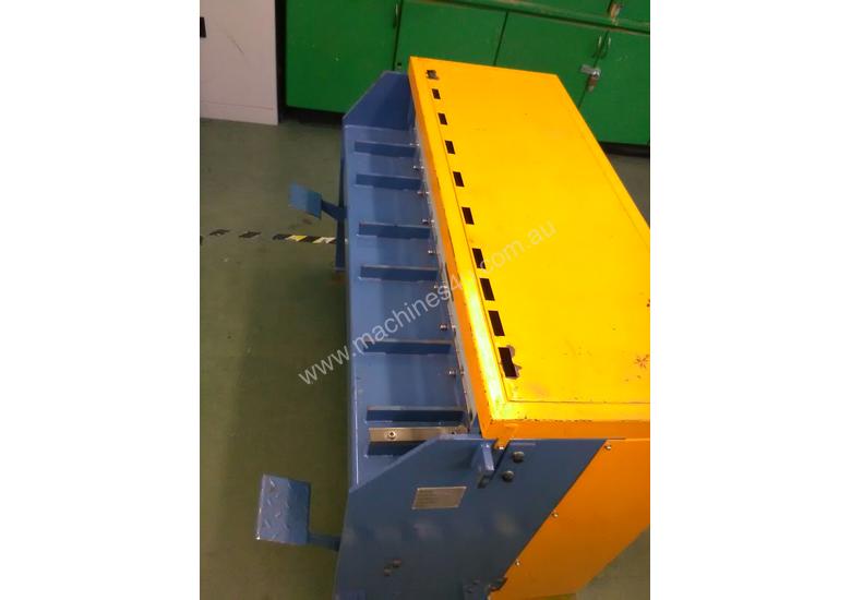caption Just In - Education Model 1270mm x 1.6mm Foor Operated Guillotine
