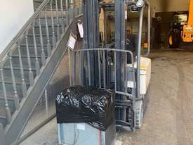 Crown Container Mast Forklift - picture0' - Click to enlarge