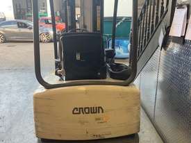 Crown Container Mast Forklift - picture1' - Click to enlarge