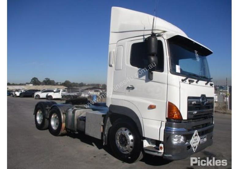 caption 2011 Hino SS1E
