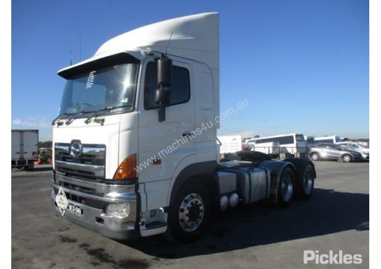 caption 2011 Hino SS1E