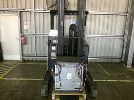 Electric Forklift Reach ESR Series 2008 - picture2' - Click to enlarge