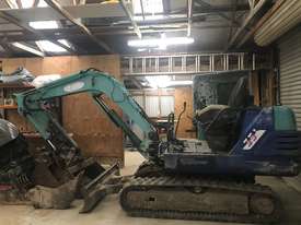 ISUZU 3.5 TONNE EXCAVATOR FOR SALE. - picture2' - Click to enlarge