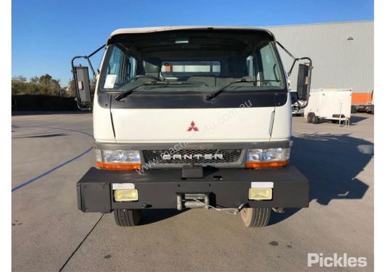 caption 2001 Mitsubishi Canter FG